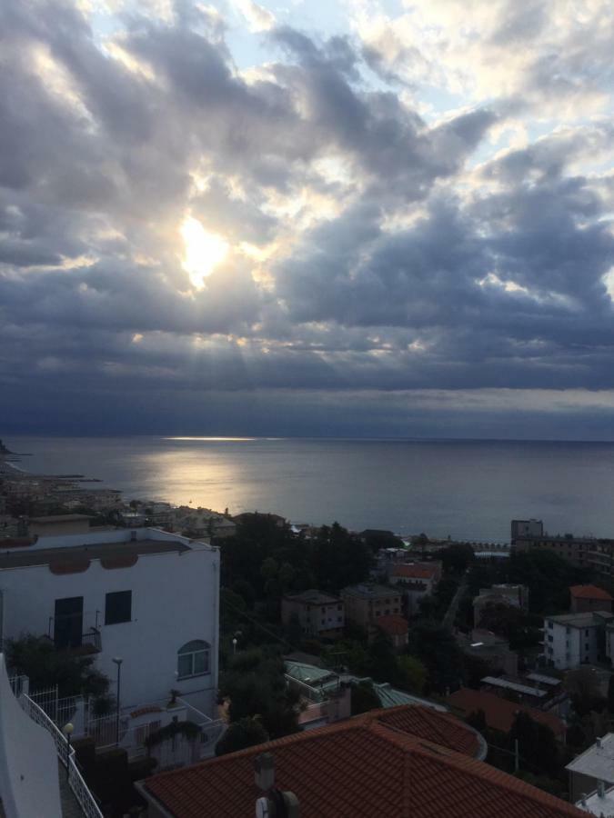 Joy Bed And Breakfast Albissola Marina Bagian luar foto